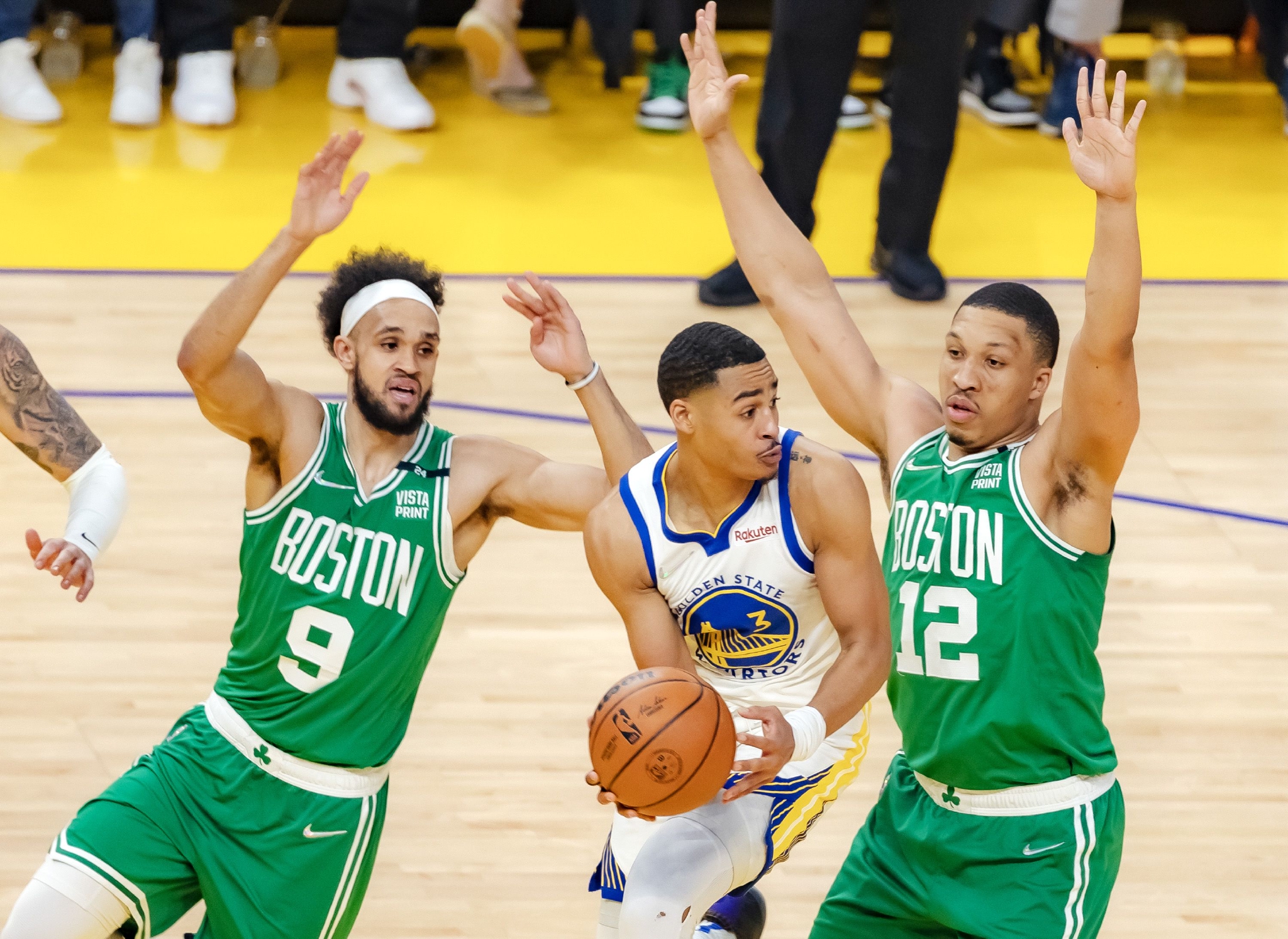 九游游戏中心逆转之夜！凯尔特人最后时刻连续得分取胜，文章中文应该关于单位.